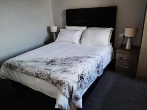 Ένα ή περισσότερα κρεβάτια σε δωμάτιο στο Central 3 beds with parking