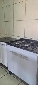 Η κουζίνα ή μικρή κουζίνα στο Casa Aconchegante - 600m do Mar +4 φωτογραφίες