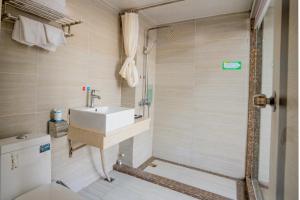 A bathroom at Juli Boutique Hotel
