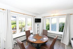 TV a/nebo společenská místnost v ubytování Haus-Osbahr-Ferienwohnung-Waldtraud