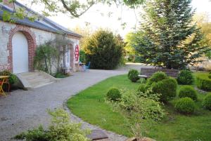 Κήπος έξω από το Le Grand Logis - Guest house - Bed and Breakfast