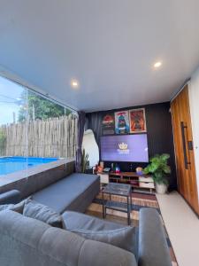 Afbeelding uit fotogalerij van Glass Cabin Secluded Overlooking Oasis with pool in San Jose del Monte