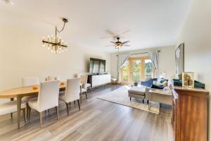 Χώρος καθιστικού στο Condo with Balcony More Than 2 Mi to Angel Fire Resort!