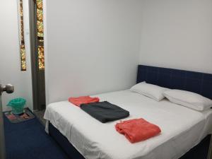 Postel nebo postele na pokoji v ubytování Enviropath Hotel