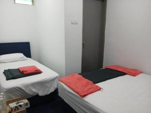 Postel nebo postele na pokoji v ubytování Enviropath Hotel