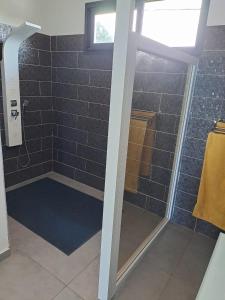 Koupelna v ubytování Vue Mer Panoramique, Grande Terrasse Privée, Plage à 10 Min + 17 fotografií