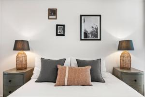 Postel nebo postele na pokoji v ubytování The Photographers' Gallery