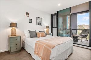 Postel nebo postele na pokoji v ubytování The Photographers' Gallery