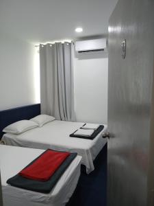 Postel nebo postele na pokoji v ubytování Enviropath Hotel