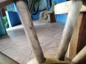 a view of a tile floor through a wooden table at Hostal Niña Oly in El Sunzal +1 photo