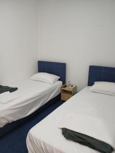 Postel nebo postele na pokoji v ubytování Enviropath Hotel