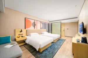 Krevet ili kreveti u jedinici u okviru objekta Echarm Hotel Kunming Changshui International Airport