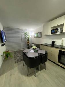 a kitchen with a table and a counter top at Departamento nuevo moderno y elegante in Viña del Mar