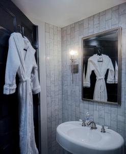 Phòng tắm tại The Atlanta Cottage +28 ảnh