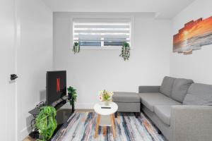 Mynd úr myndasafni af McKernan Residence by Patel í Edmonton