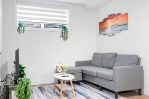 Mynd úr myndasafni af McKernan Residence by Patel í Edmonton