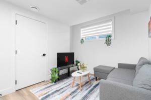 Mynd úr myndasafni af McKernan Residence by Patel í Edmonton