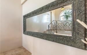 Fotografie z fotogalerie ubytování Four-Bedroom Holiday Home In Kastel Novi v destinaci Kaštel Novi