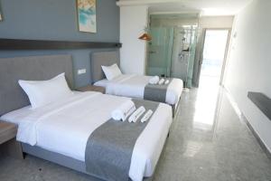 Postel nebo postele na pokoji v ubytování Bohol Panglao Begonia Resort