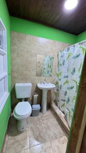 Koupelna v ubytování Hostal Leolei