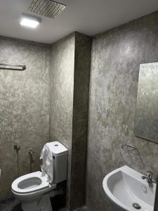 Ένα μπάνιο στο M&M Villa