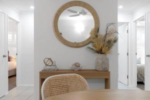Fotografie z fotogalerie ubytování Discover a Stylish and Tranquil Haven by the Pool v destinaci Cairns North
