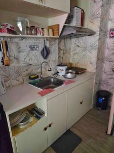 a kitchen with a sink and a counter top at Amaia Steps Altaraza by GEMcondotel in Tunkong Manga