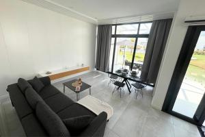 Fotografie z fotogalerie ubytování Relaxed Coastal Stay with Poolside Access Great Amenities v destinaci Ayios Nikolaos + 29 fotografií