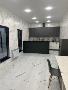 Kuchyň nebo kuchyňský kout v ubytování Bank Hotel