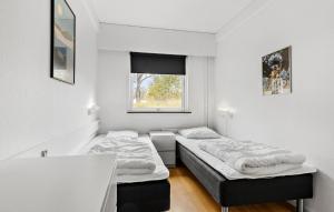 Giường trong phòng chung tại Nice Apartment In Dueodde