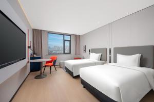 Ein Bett oder Betten in einem Zimmer der Unterkunft Holiday Inn Express Zhengzhou Nongye Road by IHG