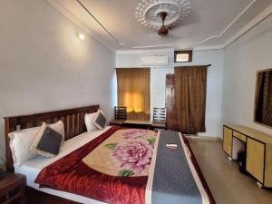 Voodi või voodid majutusasutuse Hotel Om Pushkar toas