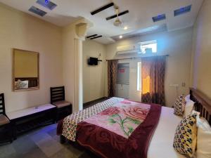 Voodi või voodid majutusasutuse Hotel Om Pushkar toas