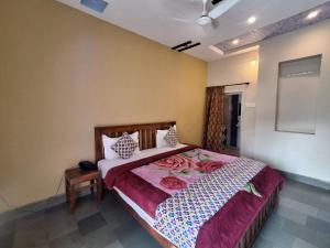 Voodi või voodid majutusasutuse Hotel Om Pushkar toas