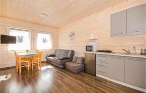 Η κουζίνα ή μικρή κουζίνα στο Nice Home In Jaroslawiec With Kitchen