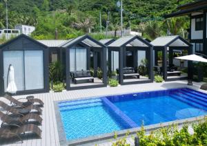 Bazén v ubytování Acre Resort and Spa nebo v jeho okolí