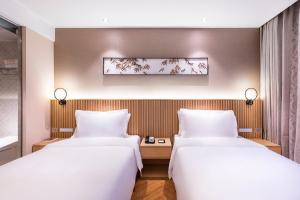 北京王府井故宫桔子水晶酒店客房内的一张或多张床位