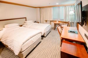 Postel nebo postele na pokoji v ubytování Hotel International Changwon
