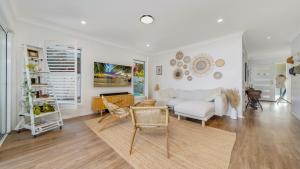 Χώρος καθιστικού στο Riviera - Pool & quick walk to centre