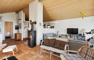 TV a/nebo společenská místnost v ubytování 3 Bedroom Cozy Home In Jerup