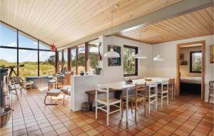 Posezení v ubytování 3 Bedroom Cozy Home In Jerup