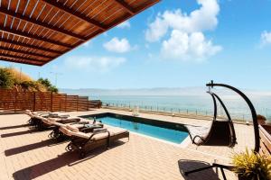 Bazén v ubytovaní Seaside Summer Bliss - Aurora Luxury Pool Paradise alebo v jeho blízkosti