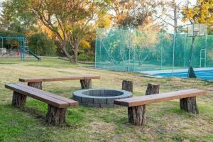 Bassein majutusasutuses The Ranch-pool Table, Table Tennis, Firepit, Piano või selle lähedal
