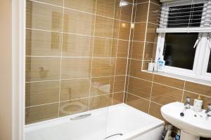 Ένα μπάνιο στο Oasis Haven King room