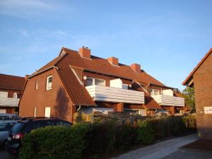a large brick house with a large roof at Seestern in Norddeich