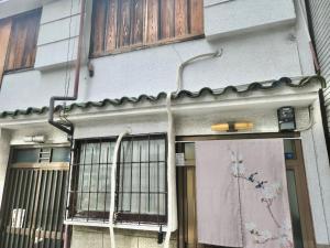 a building with a hose on the side of it at 9人可能 黒門市場 けんちハウス in Osaka