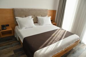 Postel nebo postele na pokoji v ubytování Hotel Albulena