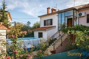 Bassein majutusasutuses Apartment with a private POOL või selle lähedal