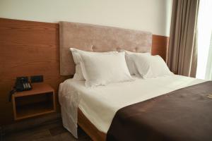 Postel nebo postele na pokoji v ubytování Hotel Albulena