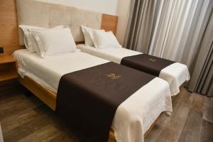 Postel nebo postele na pokoji v ubytování Hotel Albulena